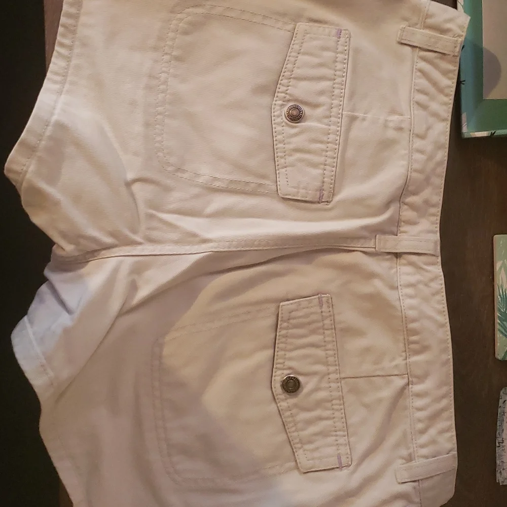 Aeropostale khaki shorts purple trim inside waist - Picture 3 of 4